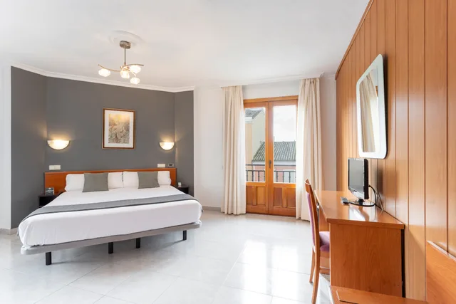 غرفة سوبيريور بسرير مزدوج، Hotel Maria de Molina 1/10
