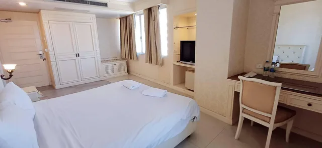 Standard, City View, Adriatic Palace Pattaya 1/1