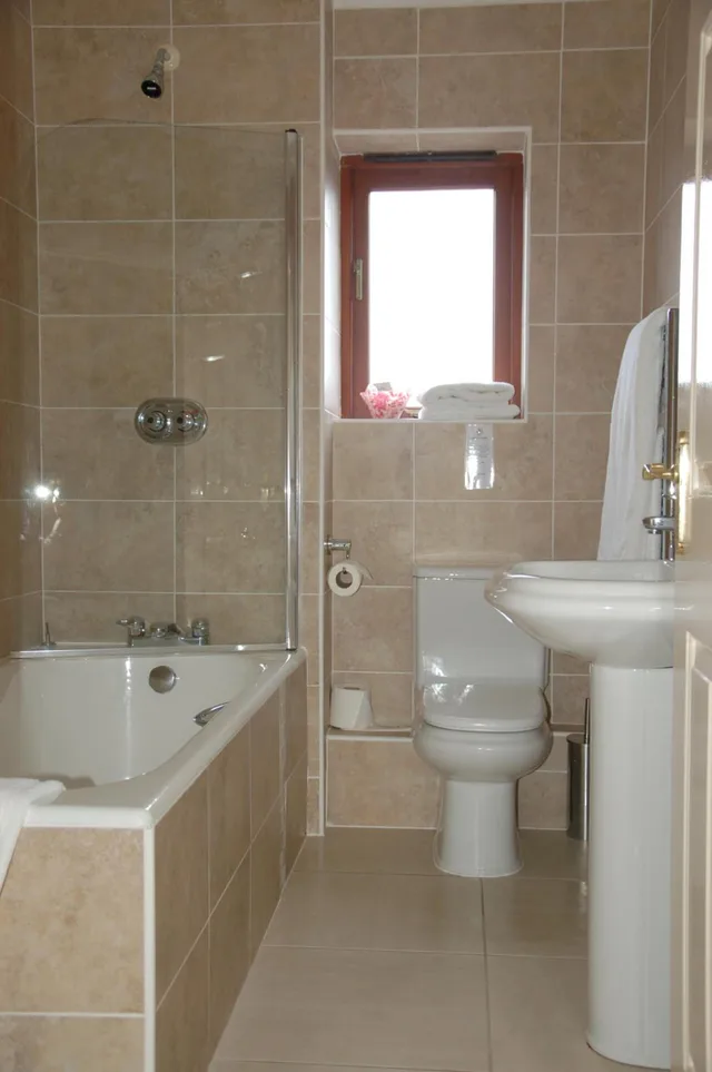 Room, Twin Beds, Albright Hussey Manor 6/6