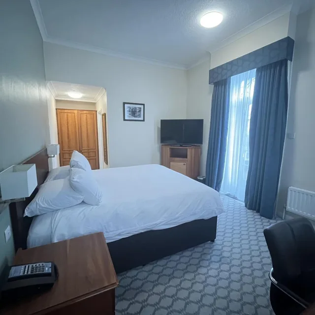 جناح بسرير كينج مع أريكة، Avisford Park Hotel 2/10