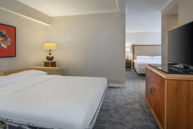 جناح بسرير كينج بإطلالة على الحديقة بغرفة نوم واحدة مع أريكة، Delta Hotels by Marriott Swindon 2/7