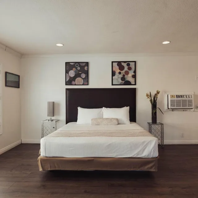 Family Suite, Dixie, 2 Bathrooms, The Dixie Hollywood 1/10