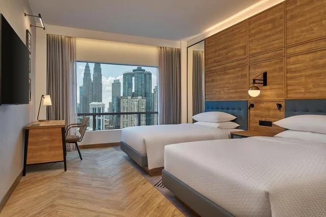 غرفة ديلوكس رباعية بسريرين مزدوجين، Four Points by Sheraton Kuala Lumpur, City Centre 2/3