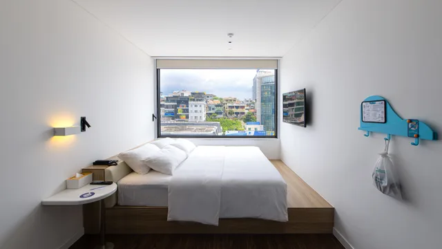 Jo, King Bed، Tru by Hilton Ha Long Hon Gai Centre 2/2