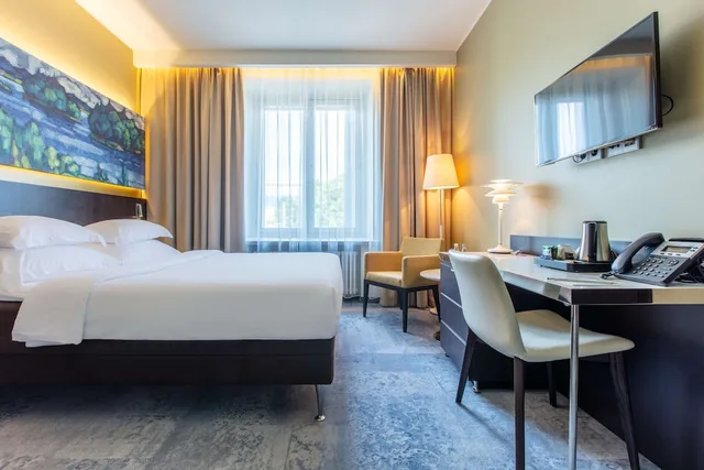 1 Bedroom, Standard, Queen Bed, Freedom Square View، Palace Hotel Tallinn, a member of Radisson Individuals 3/10