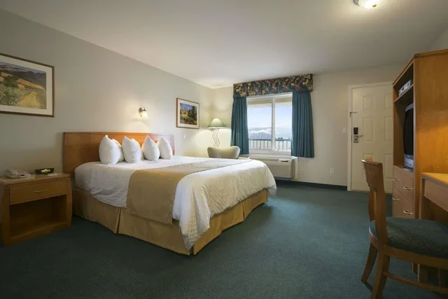 غرفة بسرير كينج، Ramada Limited - Merritt 1/2