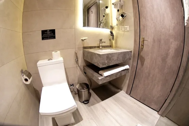 غرفة عائلية رباعية بسرير كينج وسريرين منفصلين، Kaya Hotel Amman 4/4