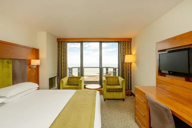 Room, King Bed, Sea Front, Balcony، The View Hotel 1/1