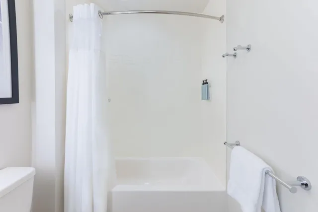 جناح بسرير كينج بغرفة نوم واحدة مع أريكة، Residence Inn Kansas City At the Legends 1/2