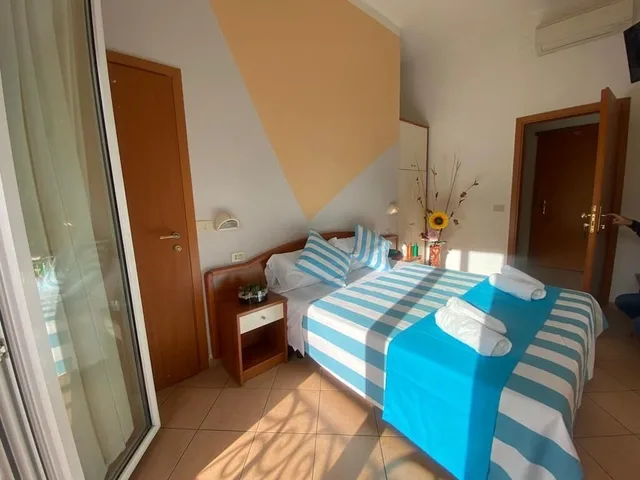 Room, Queen Bed, Hotel Villa Caterina 2/10