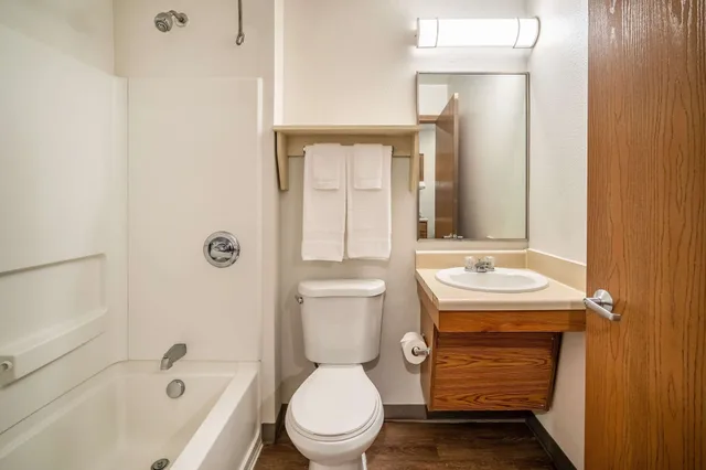 Suite, Queen Bed, WoodSpring Suites Corpus Christi 2/2