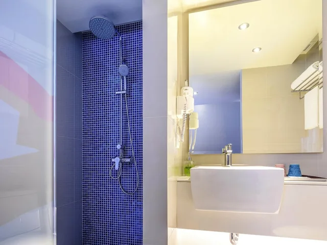 غرفة قياسية بسريرين منفصلين، Ibis Styles Siem Reap 5/6