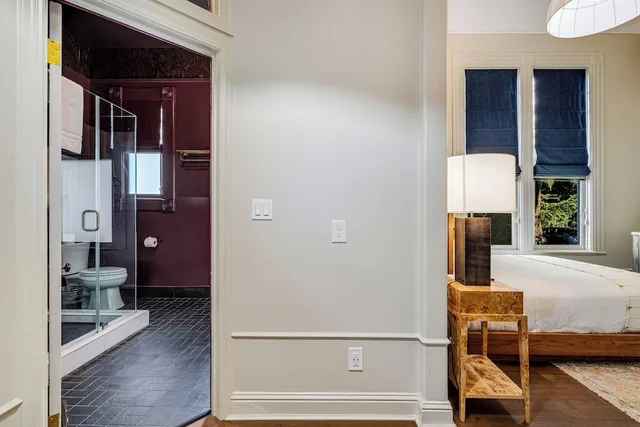 غرفة بسرير كوين، The White House Inn 8/8