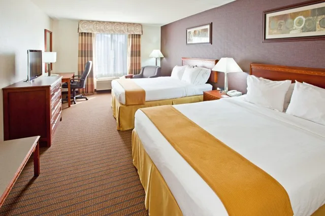 غرفة بسرير كينج بجاكوزي، Holiday Inn Express Grand Rapids Sw 1/3