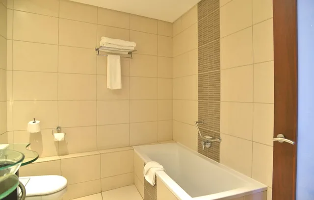 غرفة قياسية بسرير كينج، Premier Hotel East London ICC 3/3