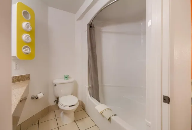 غرفة بسرير كوين لذوي الإعاقة، Howard Johnson by Wyndham Lemoore 10/10