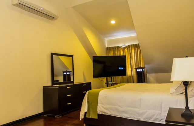 جناح جونيور بسرير كوين بإطلالة على الجبل بغرفة نوم واحدة، Elite Hotel 2/2