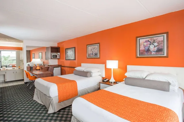 غرفة بسريرين مزدوجين، Howard Johnson by Wyndham Clearwater/Dunedin 1/4
