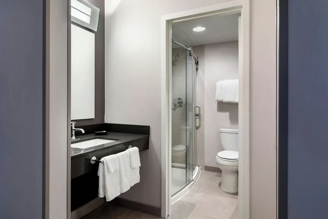 Room, 2 Queen Beds, Accessible, Courtyard Pittsburgh Airport 8/10