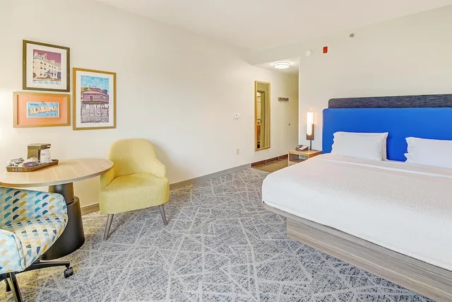 غرفة بسرير كينج بحوض استحمام لذوي الإعاقة، Hampton Inn Foley 2/10