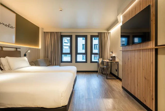 غرفة سوبيريور ثلاثية بسرير مزدوج، Hotel Bed4U Zurriola 3/10