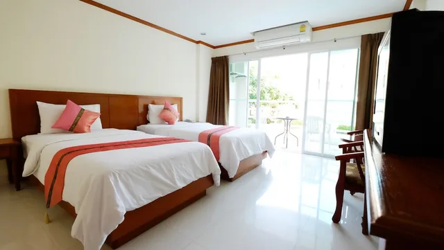 غرفة قياسية بسرير مزدوج بإطلالة على المسبح، Phu View Talay Resort 2/4