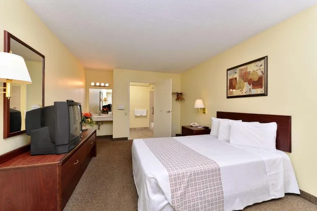 غرفة بسرير مزدوج، Americas Best Value Inn Pittsburgh Airport 1/3