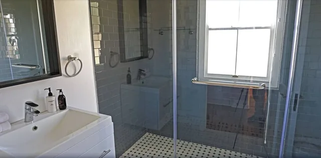 House, 1 Queen and 1 Single Bed, River Bend Lodge 8/9