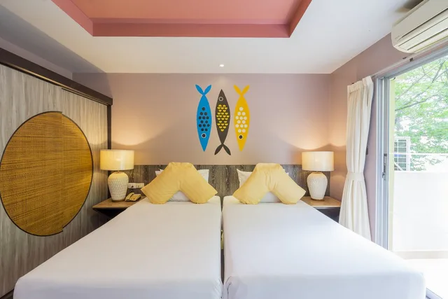 غرفة بسريرين منفصلين بإطلالة على المسبح، Bella Villa Prima 1/3
