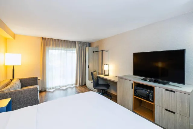 Upgrade, King Bed، Comfort Inn Yarmouth 4/9