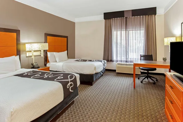 غرفة بسريرين مزدوجين لذوي الإعاقة، La Quinta Inn & Suites by Wyndham Birmingham Hoover 2/6