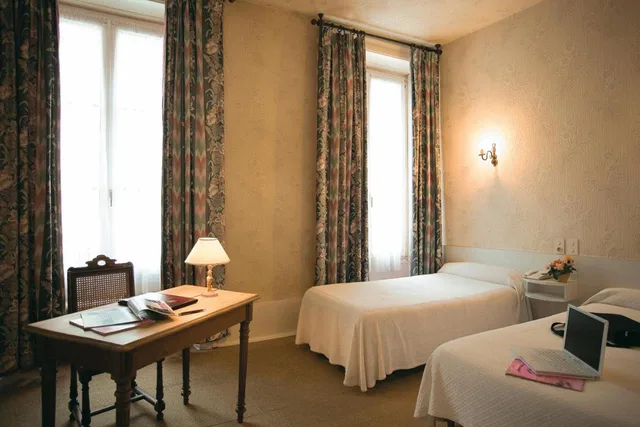 غرفة ثلاثية، Hôtel Du Nord 7/10