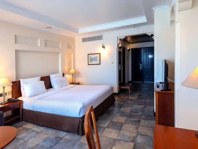 غرفة سوبيريور بسرير كينج بإطلالة على الشاطئ بشرفة، Novotel Al Dana Resort 10/10