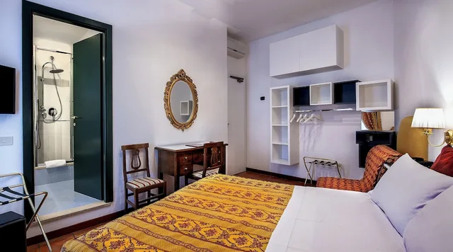 غرفة ثلاثية بثلاثة أسرّة، Hotel Canova 1/7