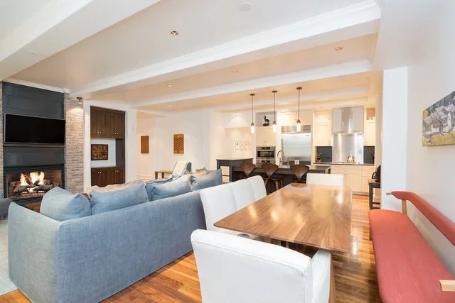 غرفة بسرير كينج وسريرين كوين بـ3 غرف نوم، The Auberge Residences at Element 52 9/10