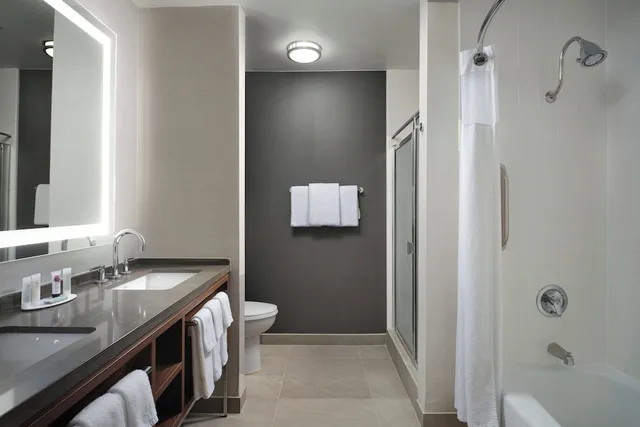 جناح بسرير كينج مع أريكة، Courtyard Los Angeles Century City Beverly Hills 3/4