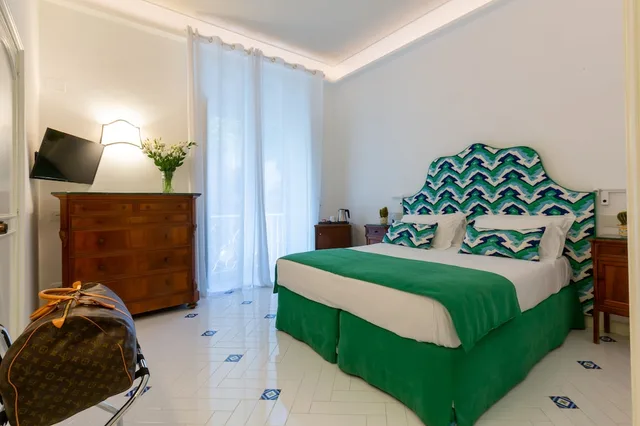 غرفة كومفورت ثلاثية بسرير مزدوج وسرير فردي بشرفة، Hotel Villa Di Sorrento 2/6