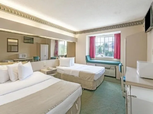 غرفة بسريرين كوين للمدخنين، Microtel Inn &amp; Suites by Wyndham Union City/Atlanta Airport 2/3