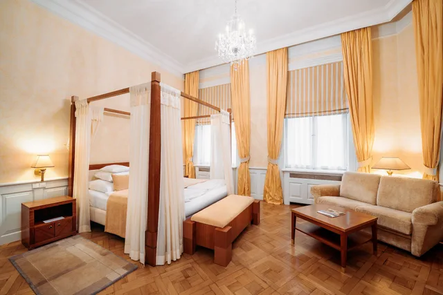 Old Town, Square, Suite, King Bed, Sofa، Ventana Hotel Prague 1/3