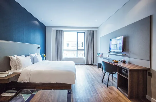 غرفة قياسية بسرير كوين بإطلالة على النهر، Holiday Inn Express Shanghai Pudong Chuansha 2/2