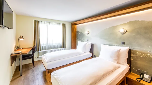 غرفة قياسية بسرير كوين، Boutique Hotel St Georg 3/5