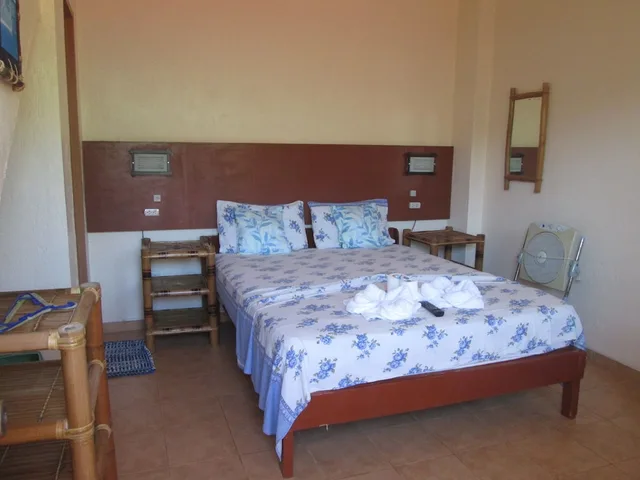 غرفة قياسية بسرير كوين، Sulu Plaza Beach Hotel 2/2