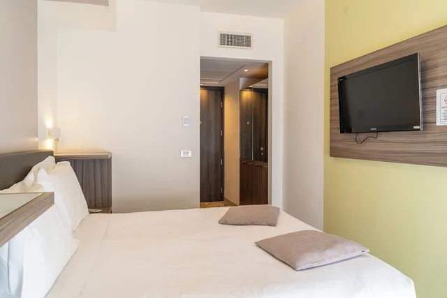 Superior, Twin Beds, Balcony, Courtyard Area، Hotel Desiree 3/7