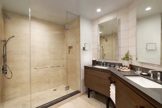 1 Bedroom, Cholla, Suite, King Bed, Balcony or Patio, Sofa، Fairmont Scottsdale Princess 3/3