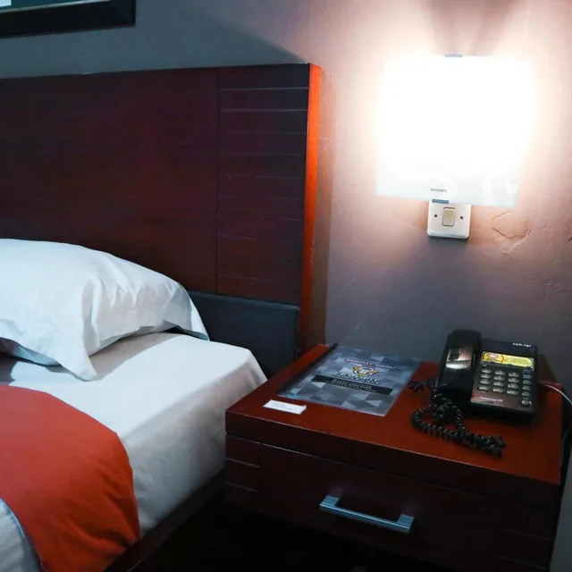 غرفة بسرير كوين، Helios Hotel Malang 5/8