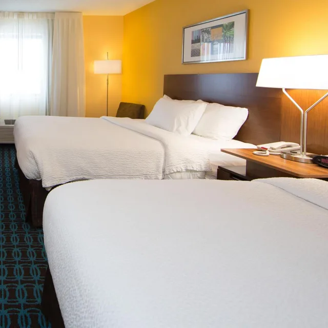 غرفة بسريرين كوين مع أريكة، Fairfield Inn Suites By Marriott Burlington 1/4