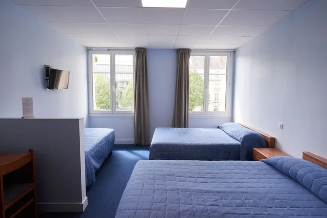 Family, Quintuple, 1 Single and 2 Double Beds، Hotel Le Petit Duquesne 2/3