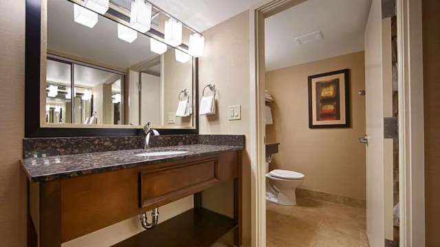 Flat, 2 Queen Beds، Best Western Cottontree Inn 8/8