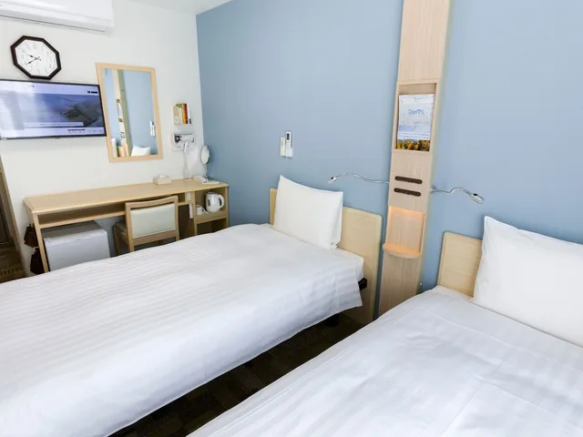 غرفة قياسية بسريرين منفصلين للمدخنين، Toyoko Inn Kyoto Biwako Otsu 3/6