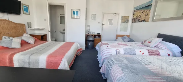 Family, 3 Beds, Marine View 2/10